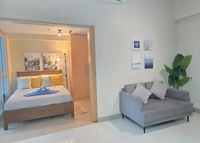 Urban Oasis At Bgc Uptown Parksuites With Balcony 300mbps Close To Uptown Mall Grand Hyatt Mitsukoshi And St Lukes * Manila