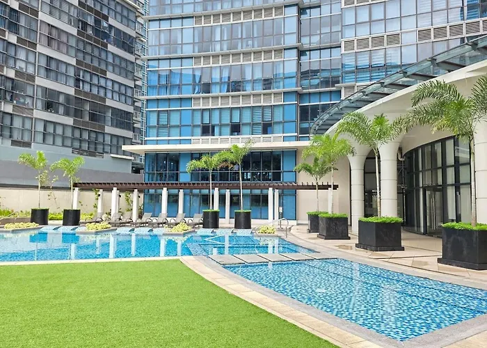 Urban Oasis At Bgc Uptown Parksuites With Balcony 300mbps Close To Uptown Mall Grand Hyatt Mitsukoshi And St Lukes *
