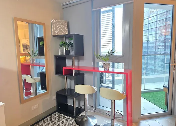 Urban Oasis At Bgc Uptown Parksuites With Balcony 300mbps Close To Uptown Mall Grand Hyatt Mitsukoshi And St Lukes