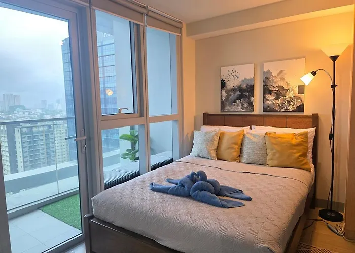 Apartamento Urban Oasis At Bgc Uptown Parksuites With Balcony 300mbps Close To Uptown Mall Grand Hyatt Mitsukoshi And St Lukes