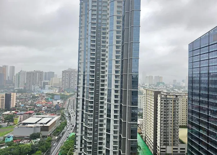 Urban Oasis At Bgc Uptown Parksuites With Balcony 300mbps Close To Uptown Mall Grand Hyatt Mitsukoshi And St Lukes