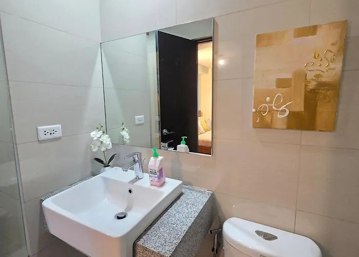 Apartamento Urban Oasis At Bgc Uptown Parksuites With Balcony 300mbps Close To Uptown Mall Grand Hyatt Mitsukoshi And St Lukes Manila