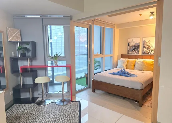 Apartamento Urban Oasis At Bgc Uptown Parksuites With Balcony 300mbps Close To Uptown Mall Grand Hyatt Mitsukoshi And St Lukes