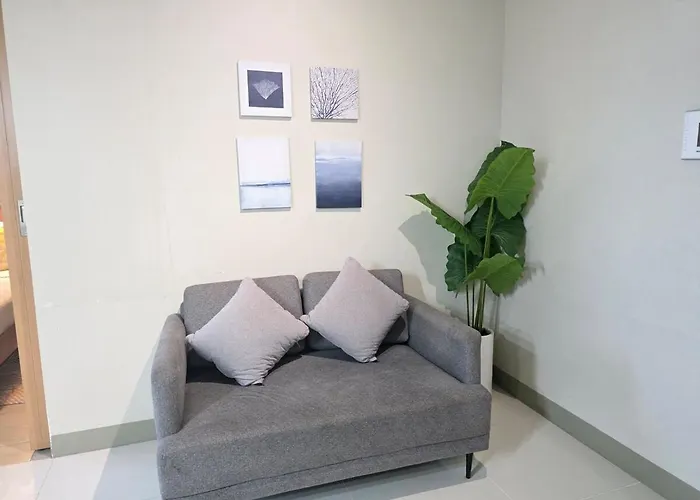Urban Oasis At Bgc Uptown Parksuites With Balcony 300mbps Close To Uptown Mall Grand Hyatt Mitsukoshi And St Lukes *