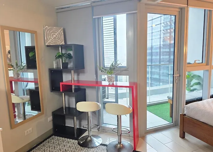 Urban Oasis At Bgc Uptown Parksuites With Balcony 300mbps Close To Uptown Mall Grand Hyatt Mitsukoshi And St Lukes
